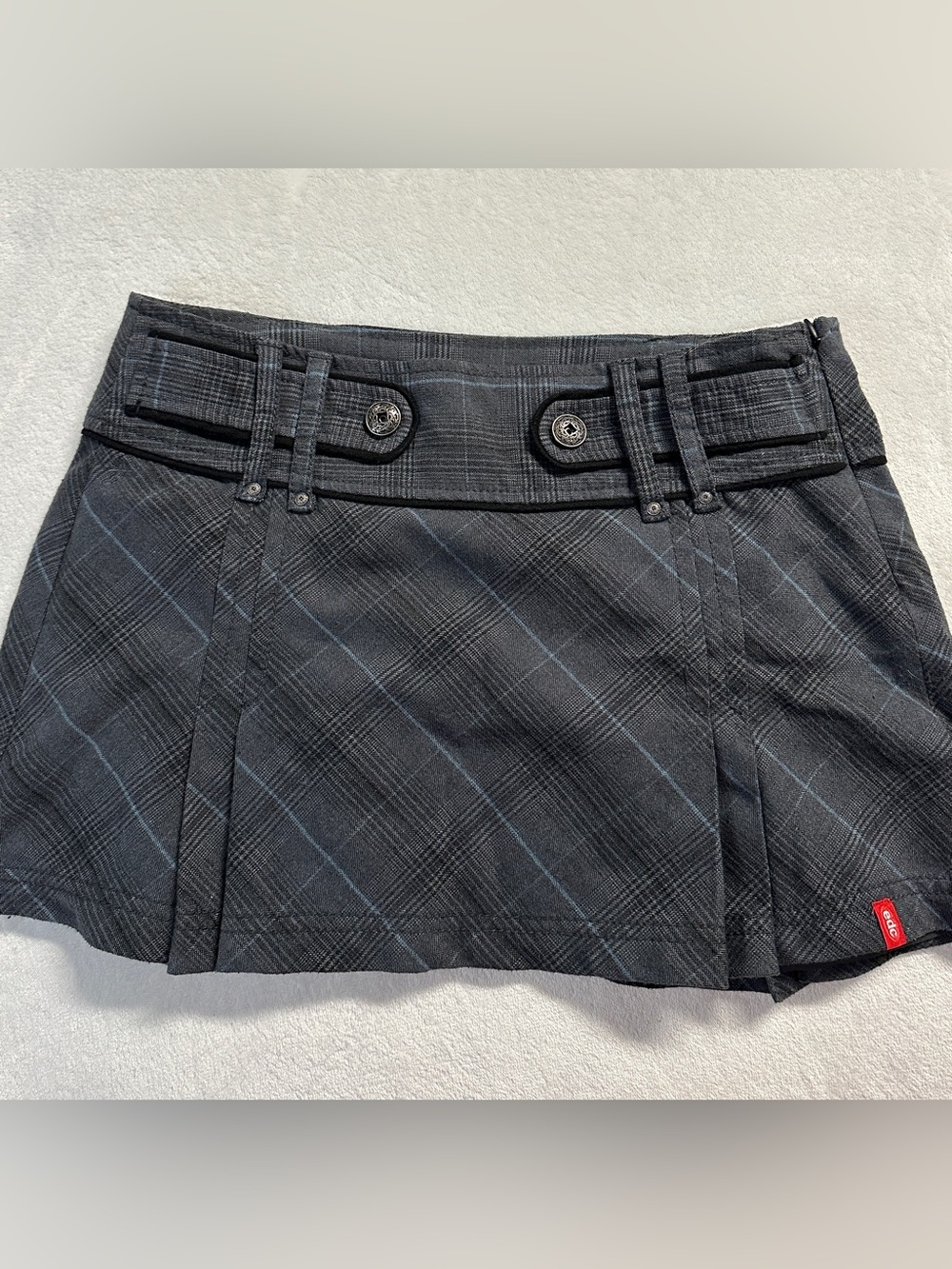 Y2K EDC women's grey black plaid pleated mini skirt with waist accents, 8 US. - Picture 2 of 7